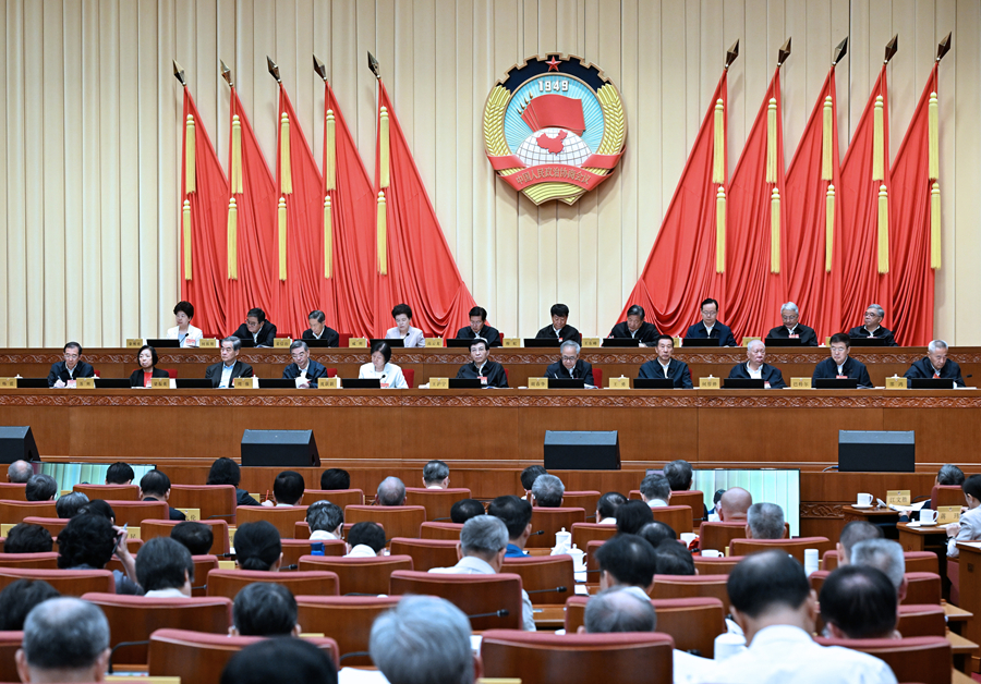 全国政协十四届常委会第十八次会议举行全体会议 围绕“加大保障和改善民生力度，扎实推进全体人民共同富裕”进行大会发言 王沪宁出席