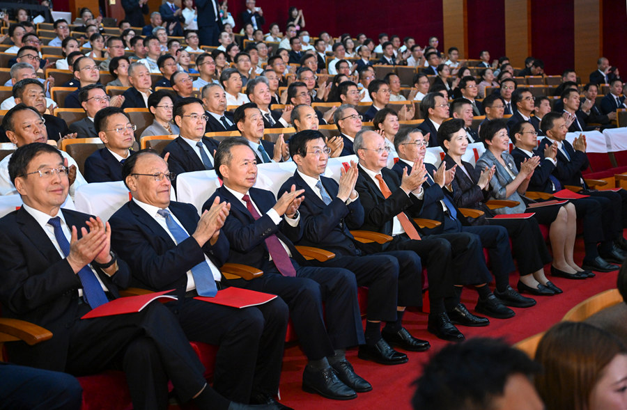 第七届全国少数民族文艺会演在京闭幕 王沪宁出席闭幕式